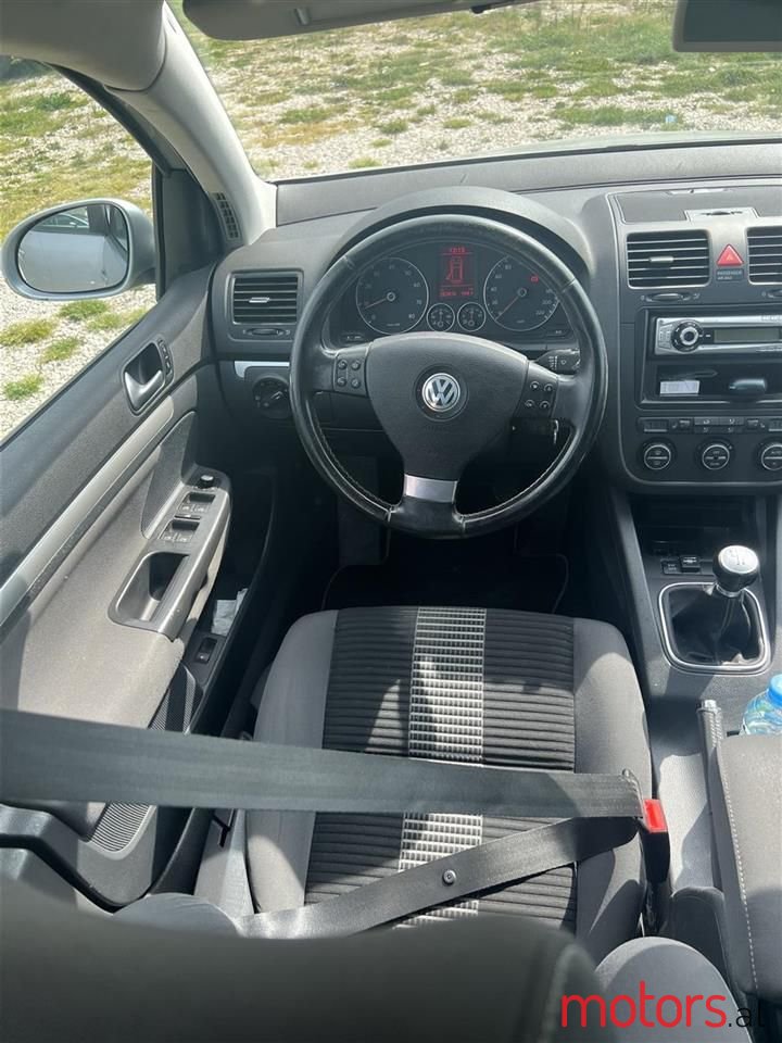 2008' Volkswagen Golf photo #5