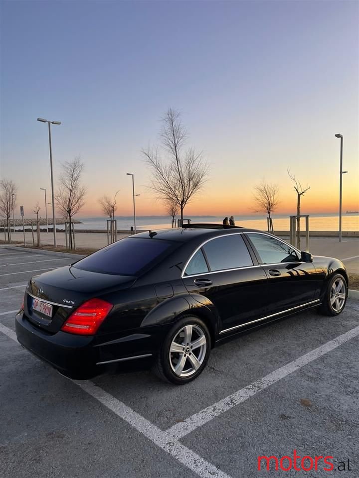 2011' Mercedes-Benz S 550 photo #6