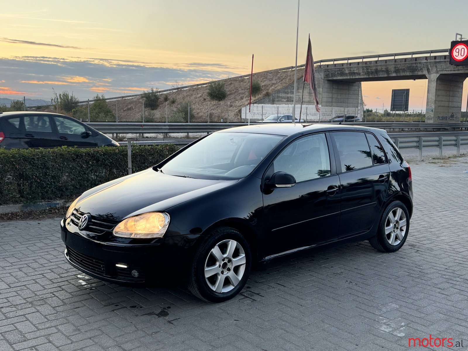 2008' Volkswagen Golf photo #1