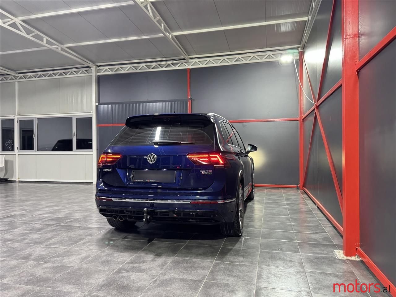 2018' Volkswagen Tiguan photo #2