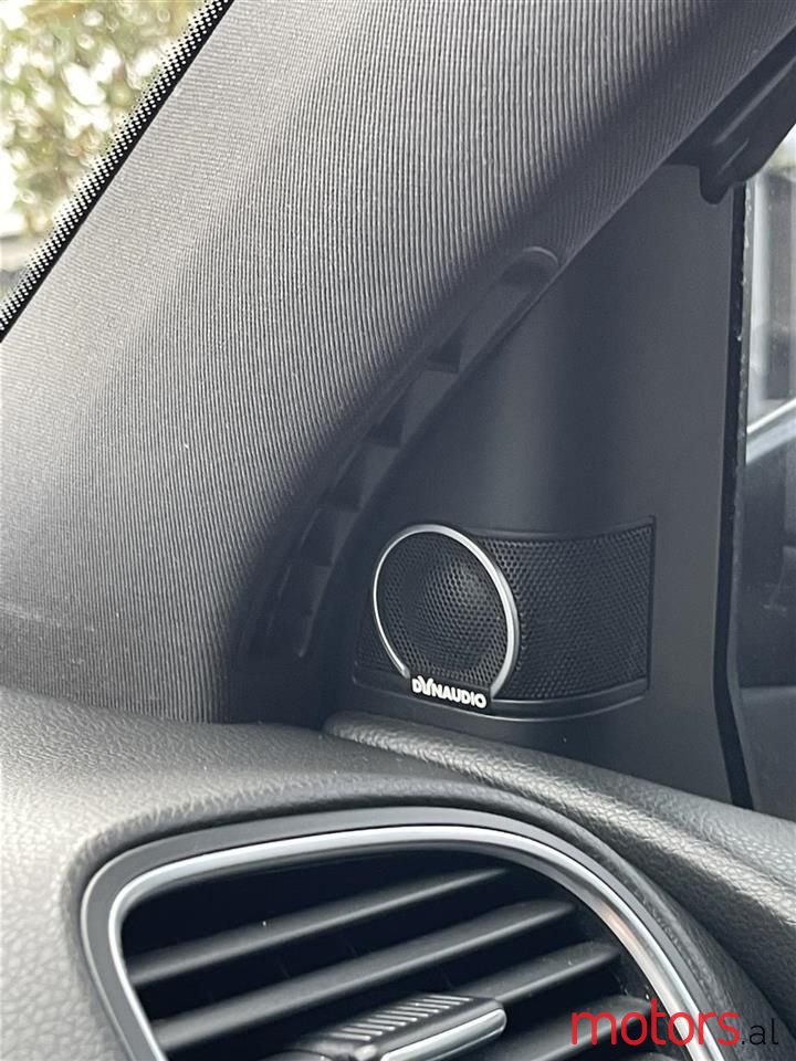 2011' Volkswagen Golf photo #6