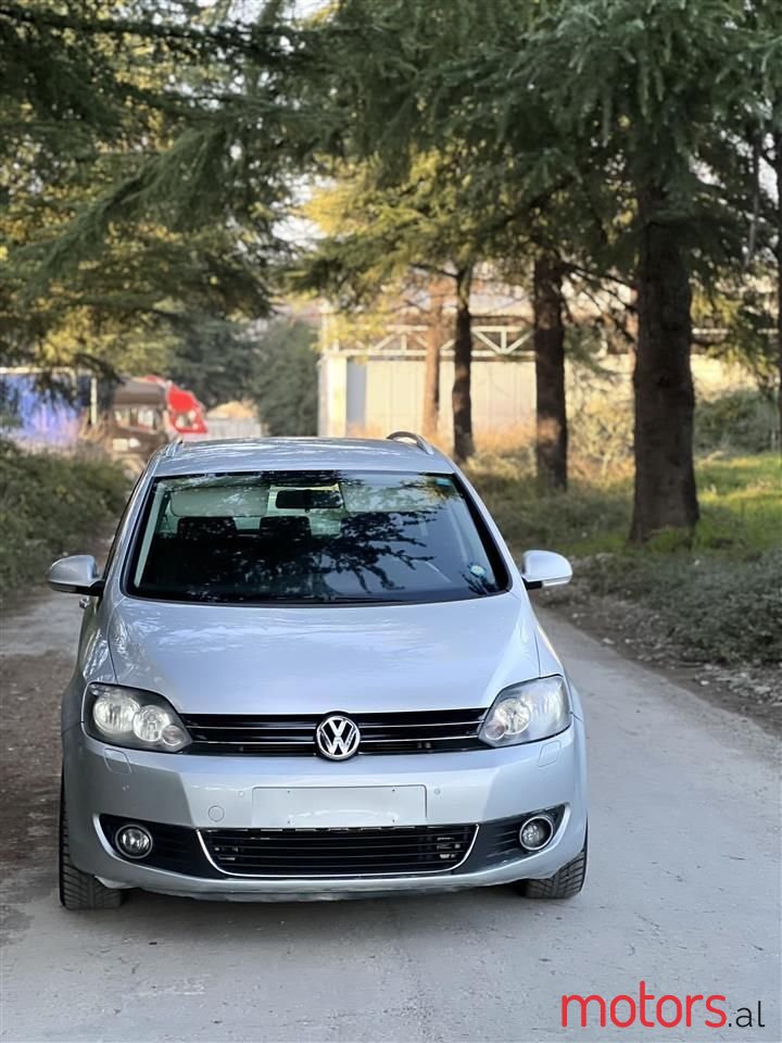 2010' Volkswagen Golf Plus photo #1