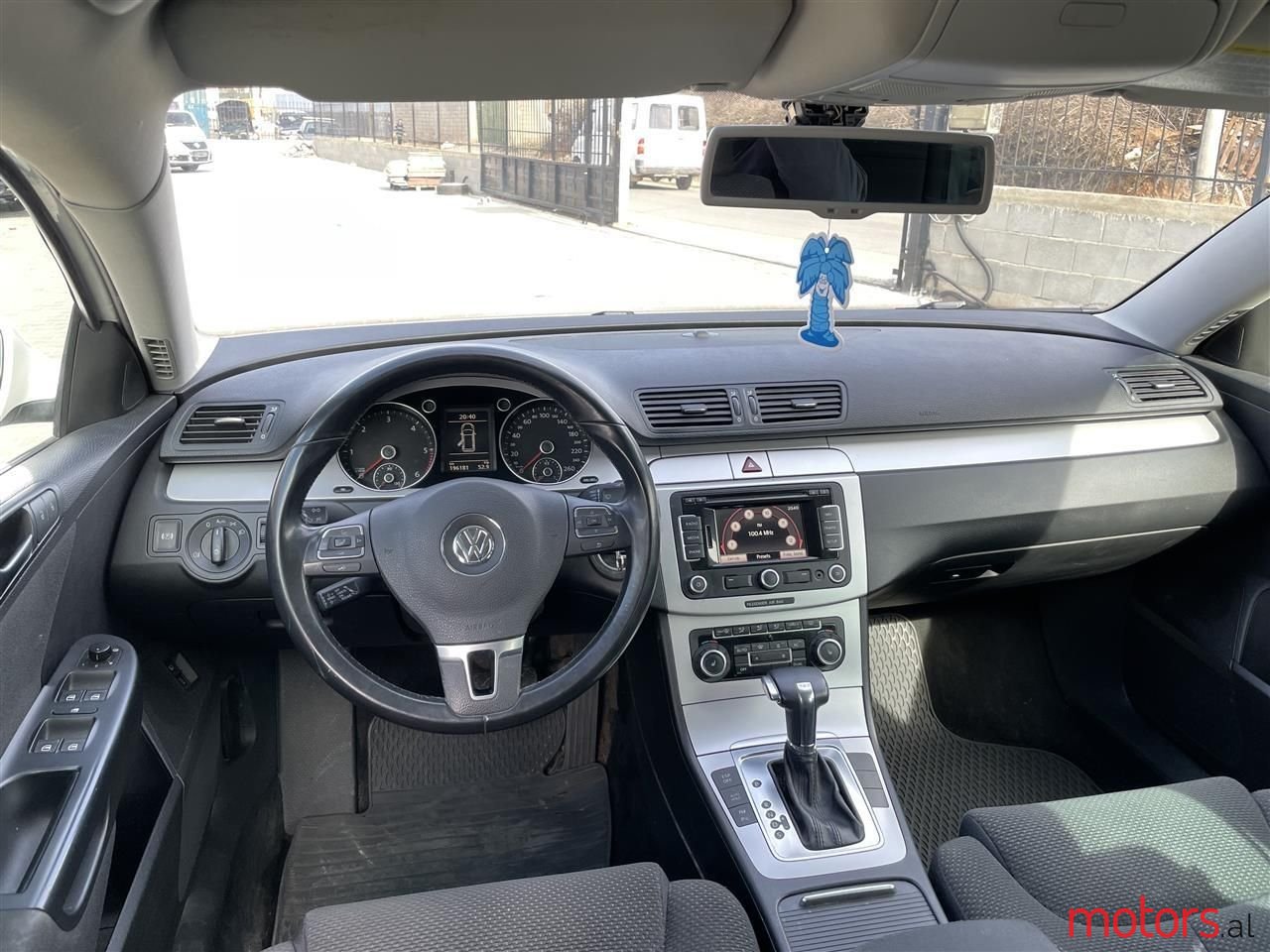 2010' Volkswagen Passat photo #4