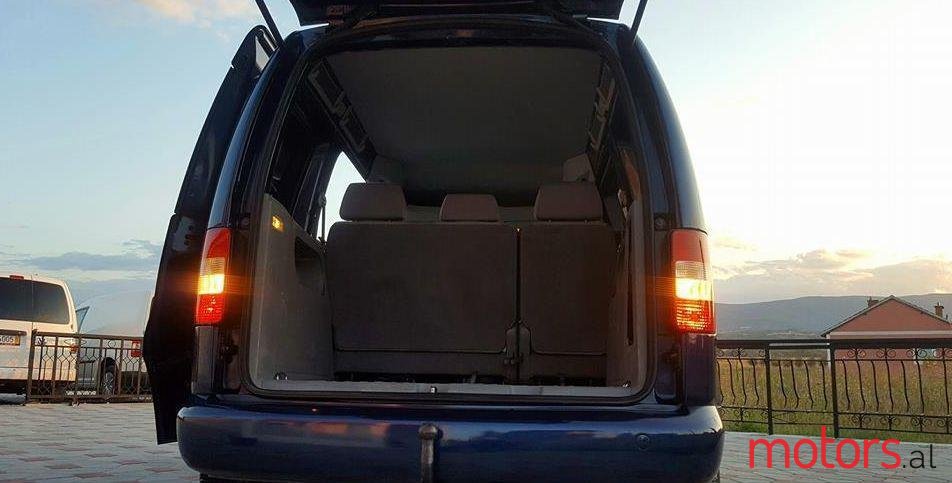 2005' Volkswagen Caddy photo #2