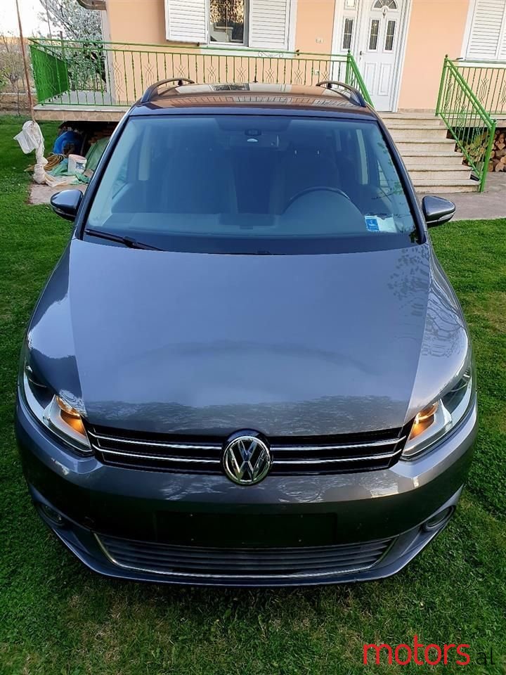 2010' Volkswagen Touran photo #3