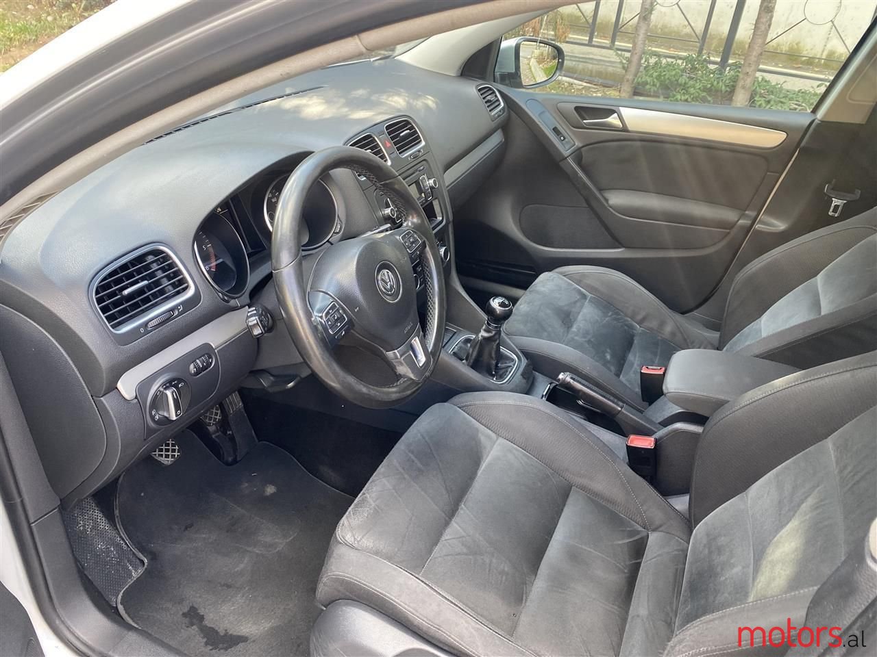 2009' Volkswagen Golf photo #3