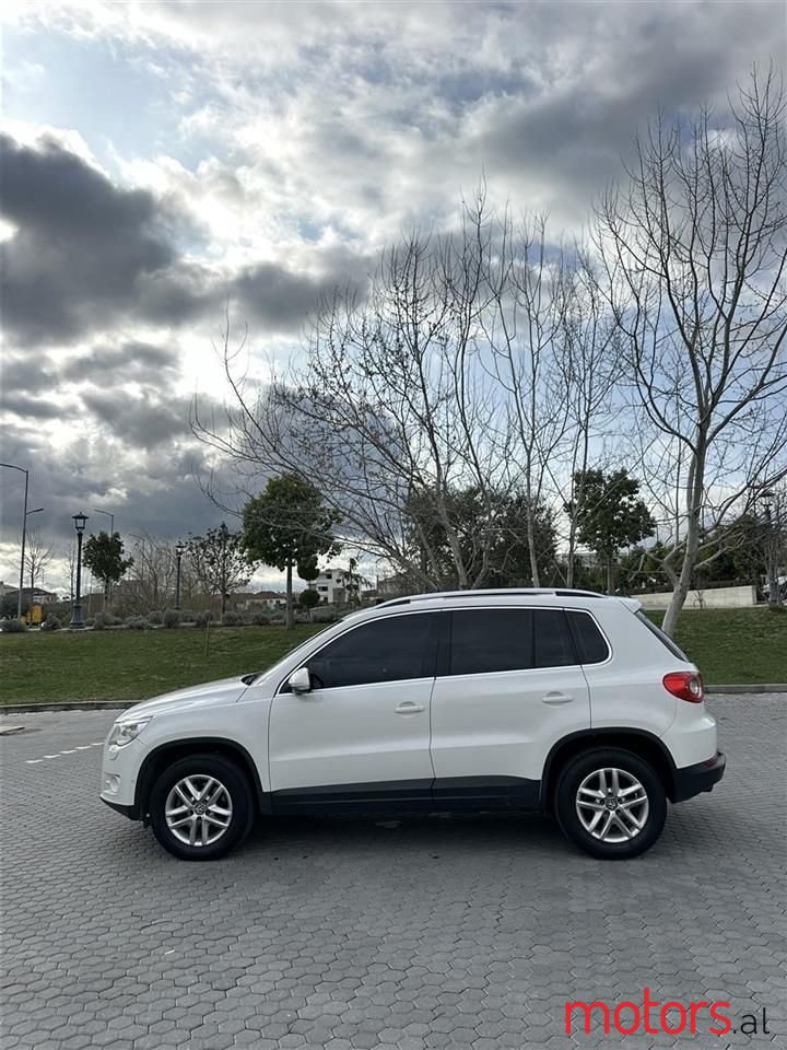 2009' Volkswagen Tiguan photo #2