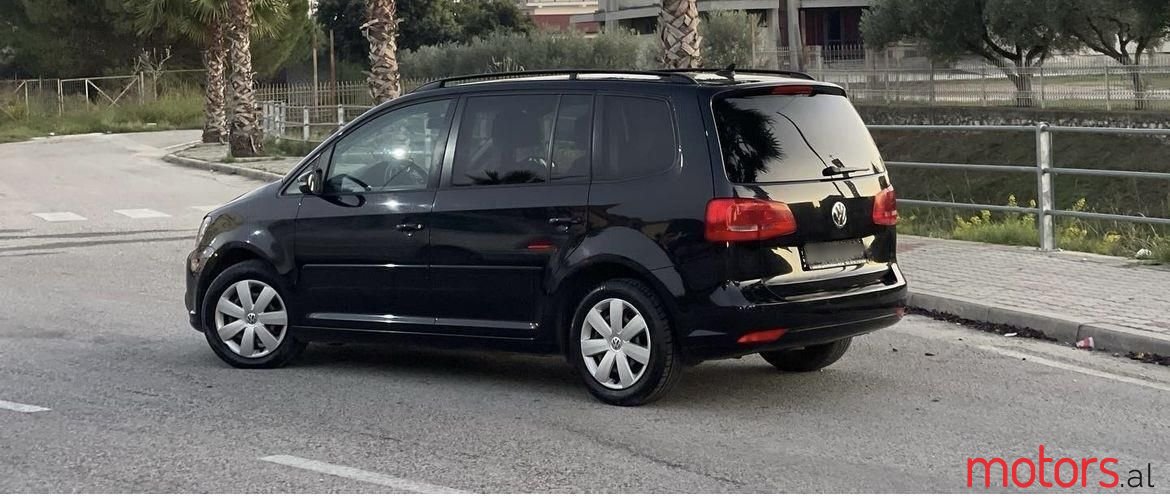 2012' Volkswagen Touran photo #6