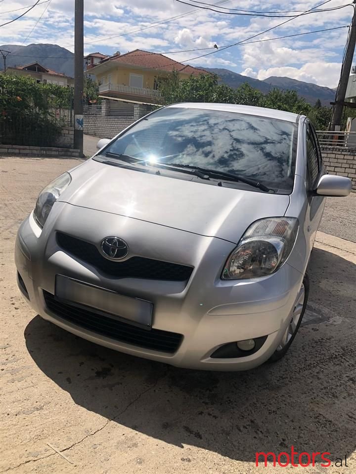 2010' Toyota Yaris photo #2