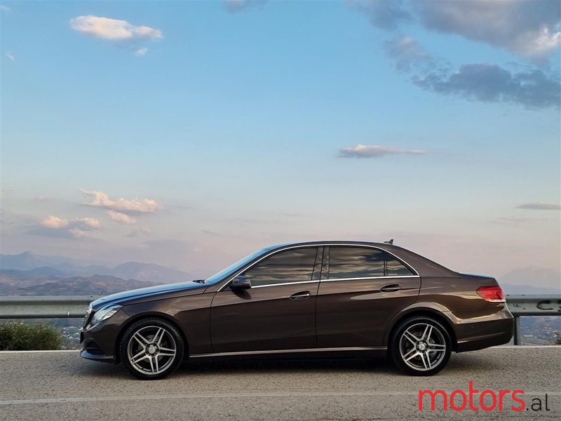 2014' Mercedes-Benz E 220 photo #1