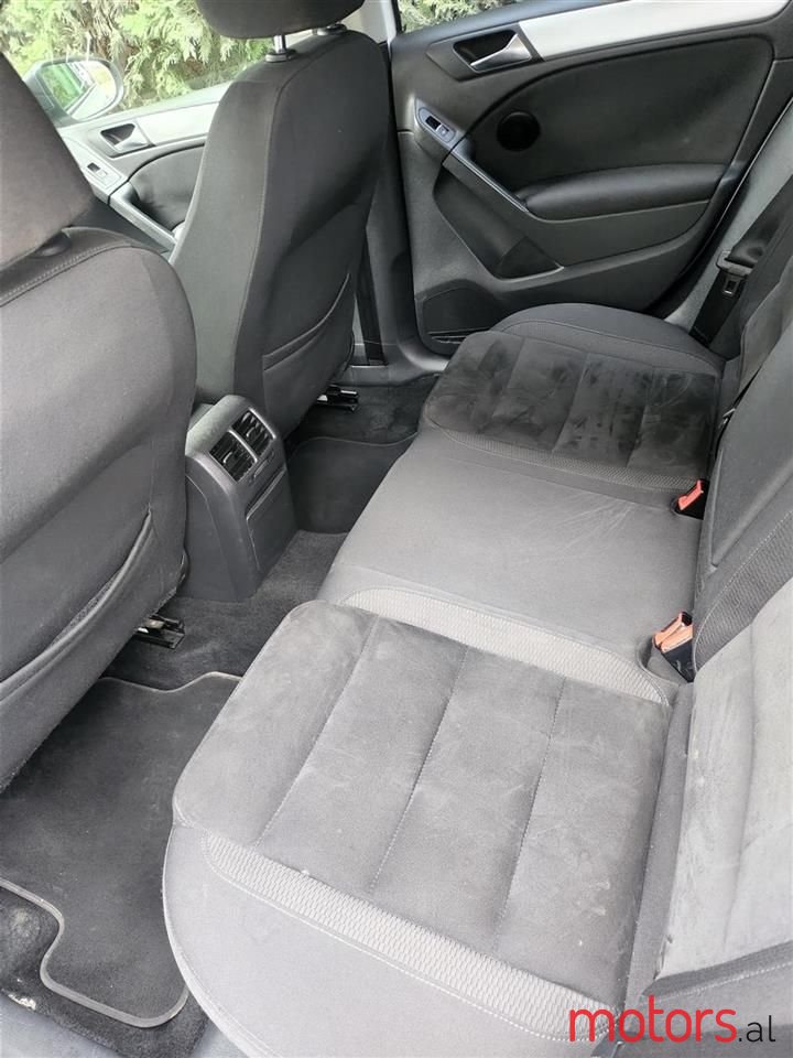 2011' Volkswagen Golf photo #5