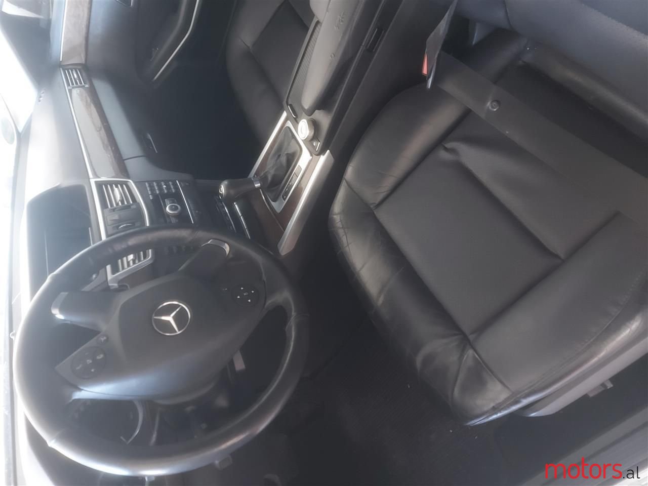 2012' Mercedes-Benz E 220 photo #3