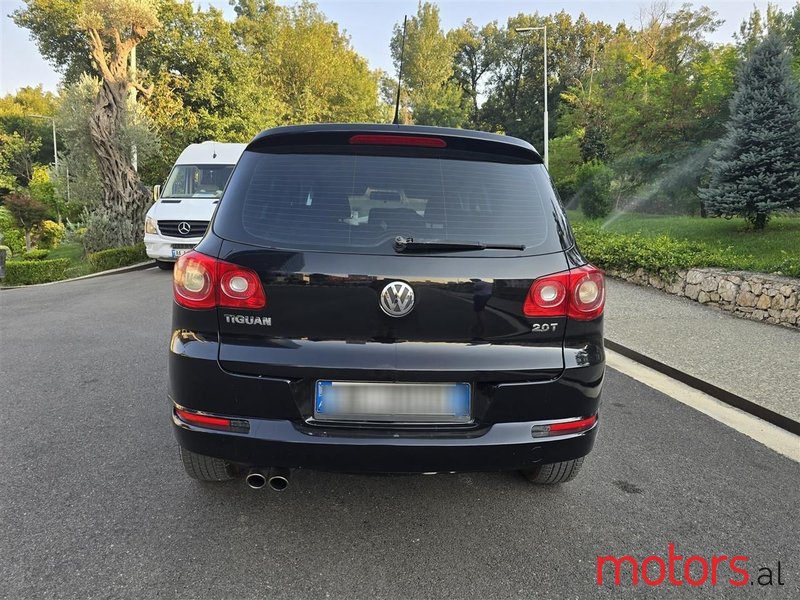 2012' Volkswagen Tiguan photo #6