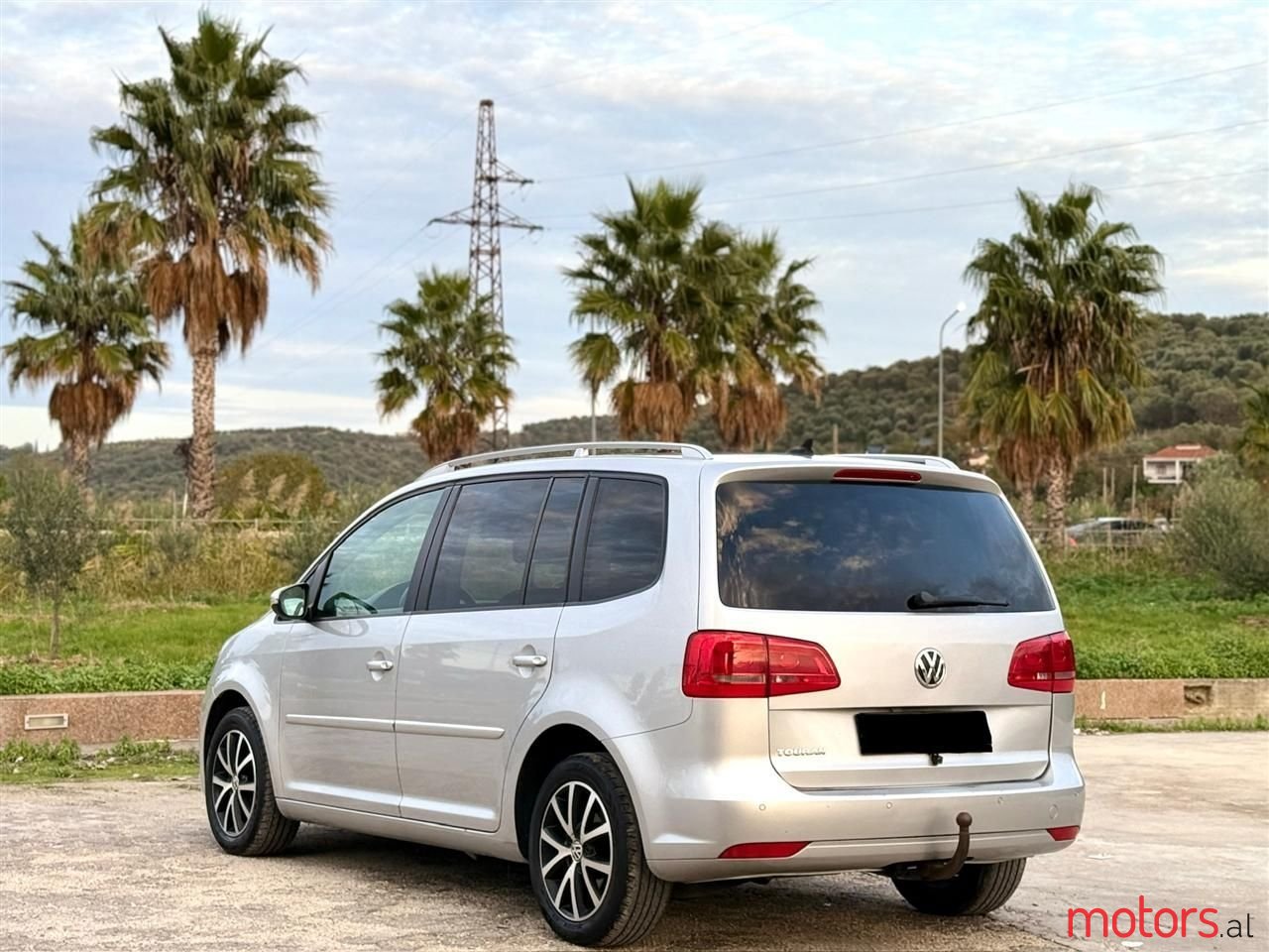 2011' Volkswagen Touran photo #6