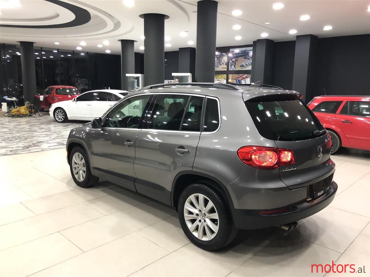 2010' Volkswagen Tiguan photo #4