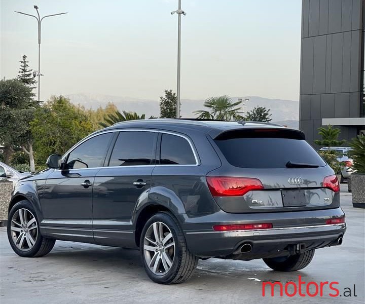 2013' Audi Q7 photo #2