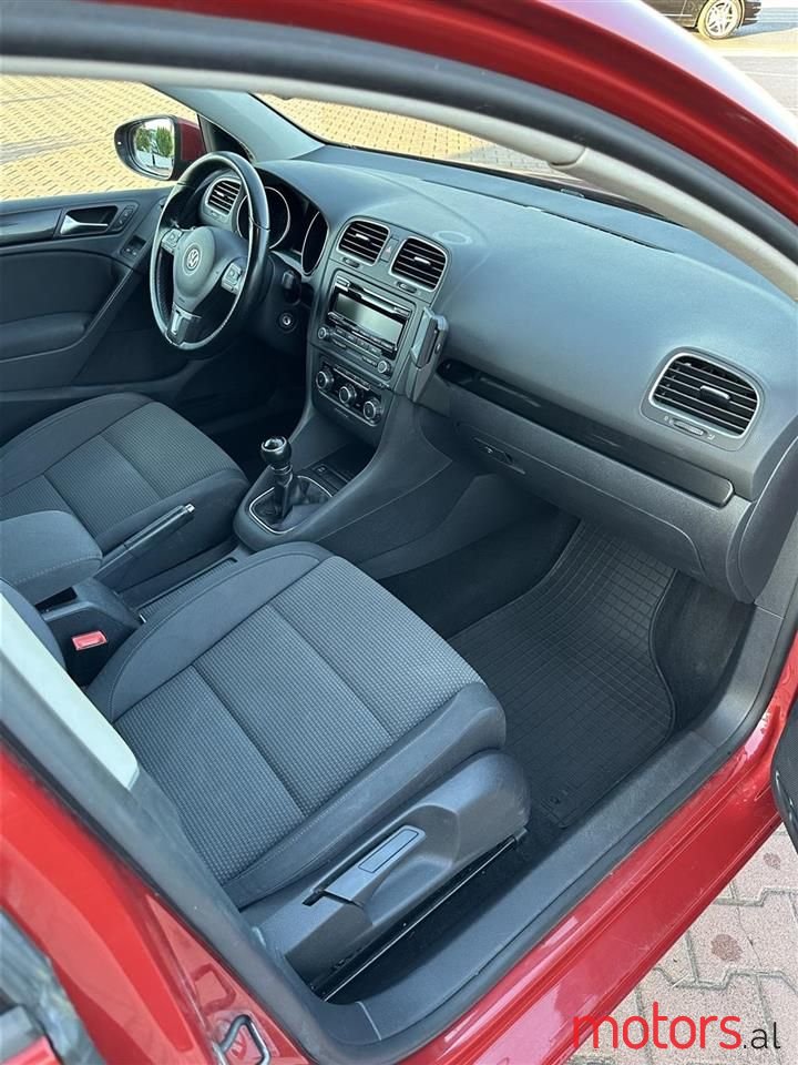 2011' Volkswagen Golf photo #5