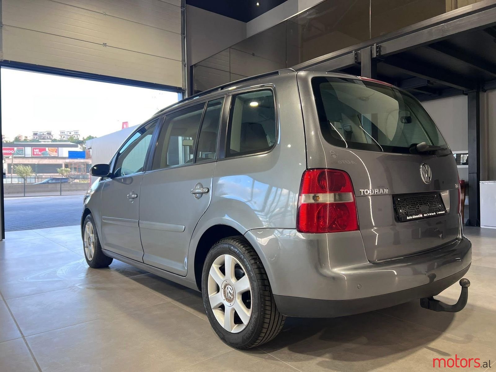 2006' Volkswagen Touran photo #2