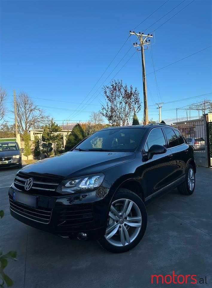 2014' Volkswagen Touareg photo #1