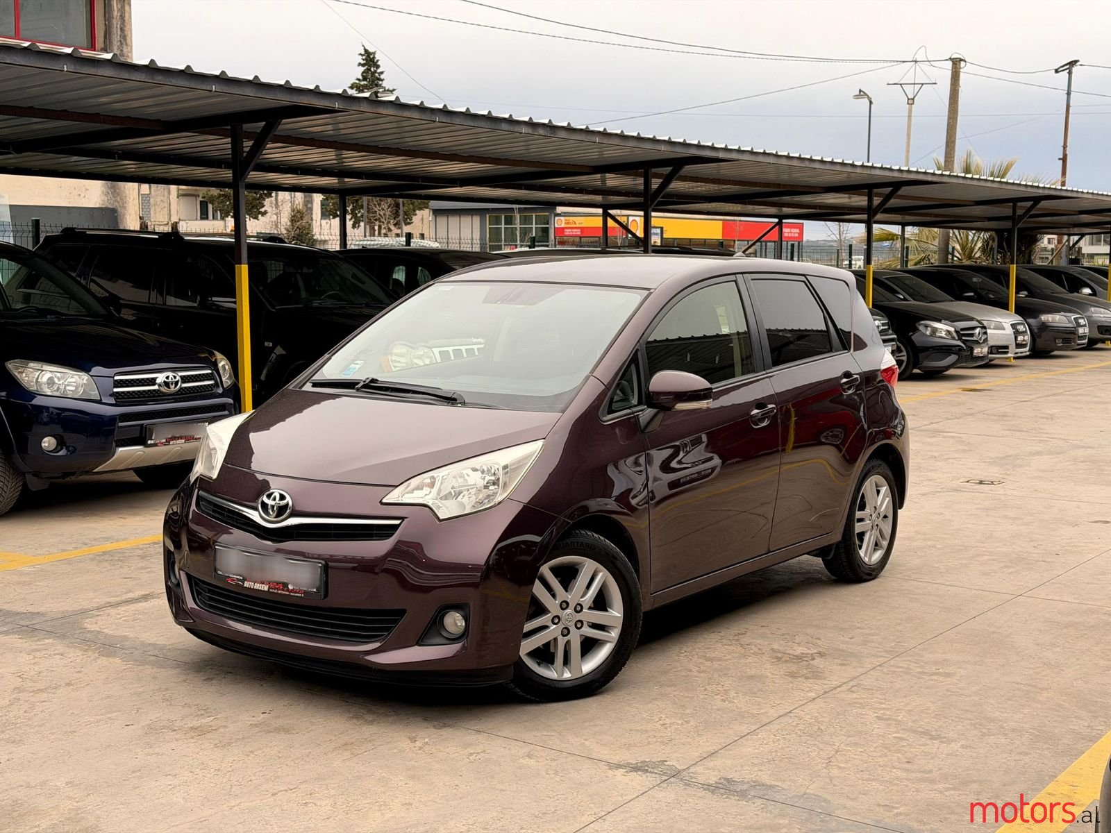 2012' Toyota Corolla Verso photo #1