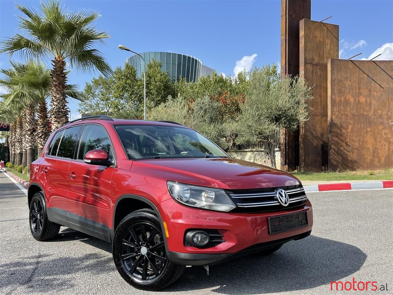 2014' Volkswagen Tiguan photo #2