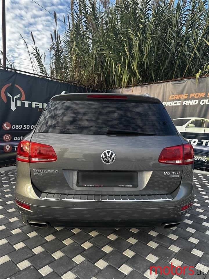 2012' Volkswagen Touareg photo #5