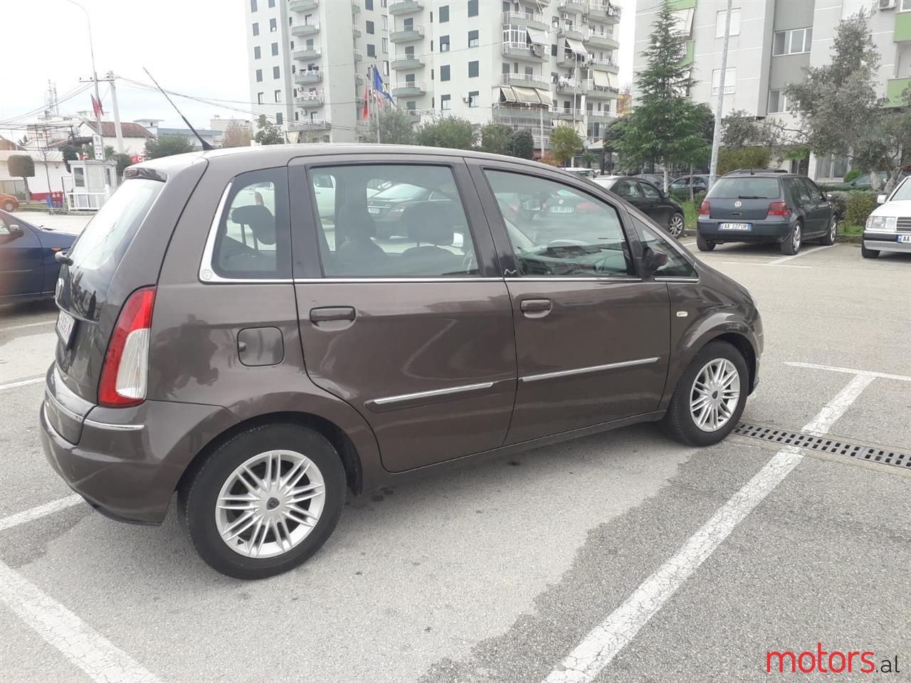 2010' Lancia Musa photo #5