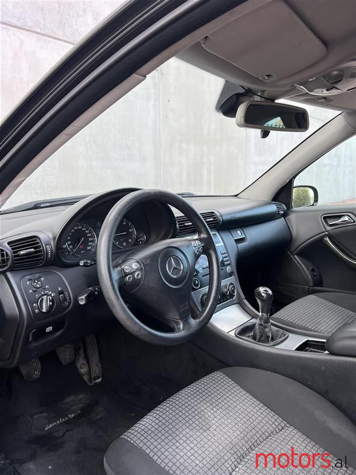 2005' Mercedes-Benz C 220 photo #3