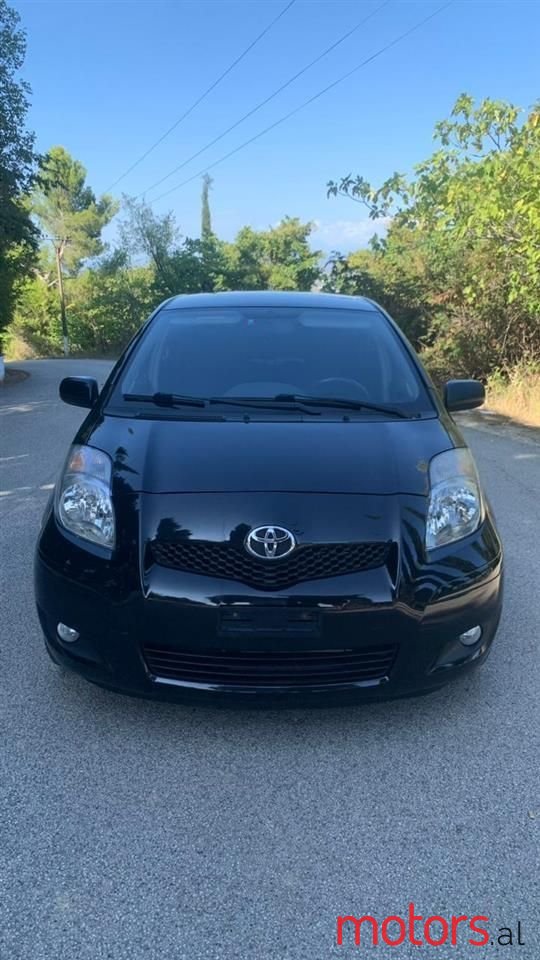 2010' Toyota Yaris photo #3