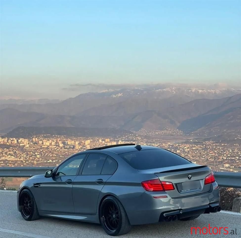 2011' BMW 528 photo #3