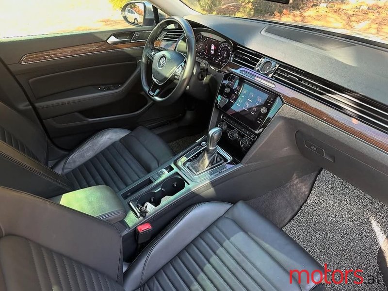 2018' Volkswagen Passat photo #5