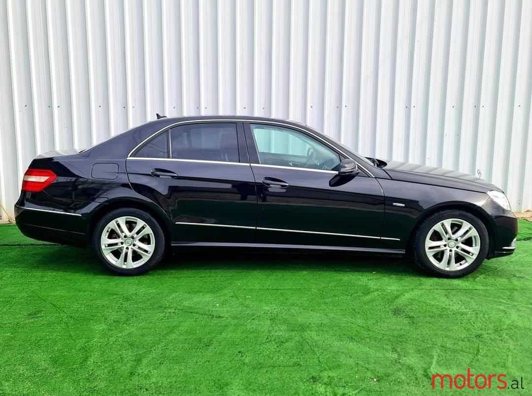 2010' Mercedes-Benz E 300 photo #3