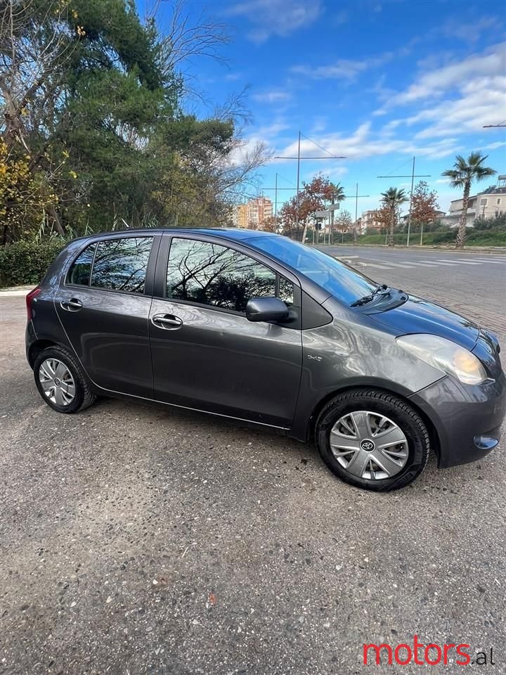 2008' Toyota Yaris photo #4