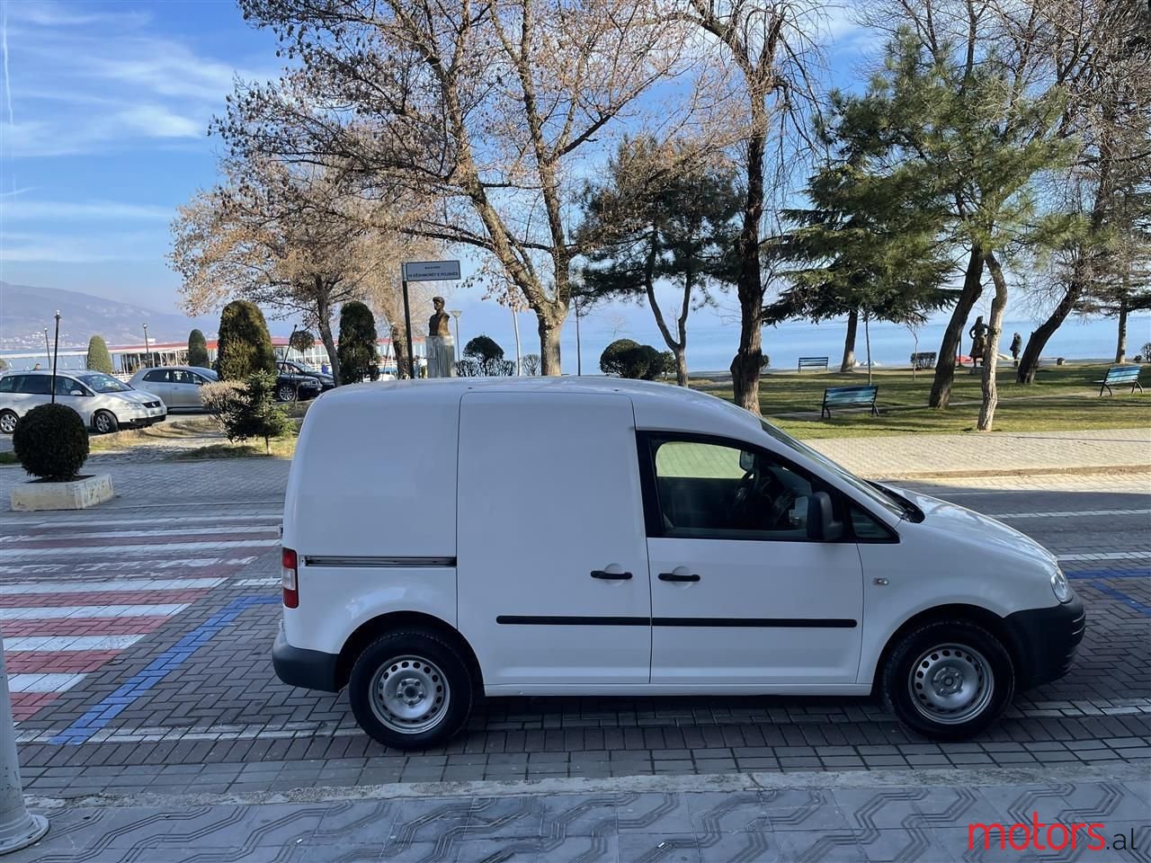 2009' Volkswagen Caddy photo #4