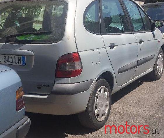 2001' Renault Megane photo #2