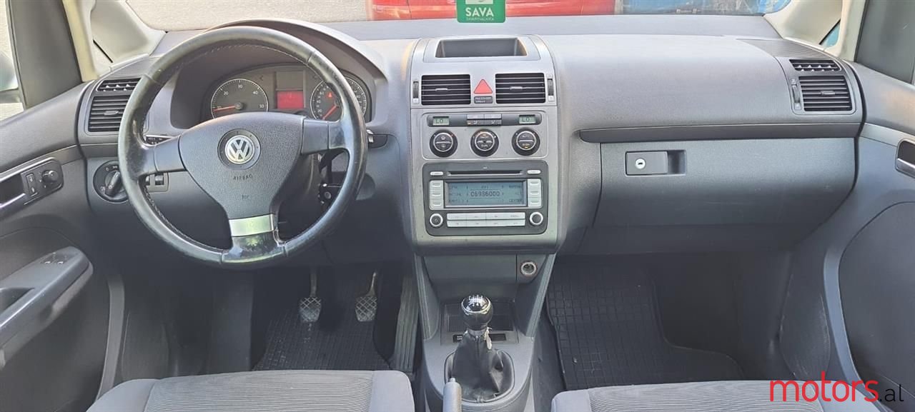 2007' Volkswagen Touran photo #4