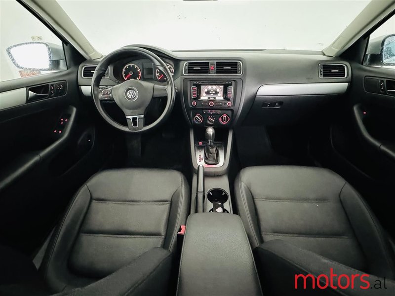 2011' Volkswagen Jetta photo #5
