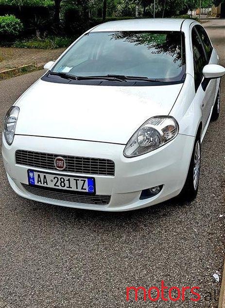 2009' Fiat Grande Punto photo #1