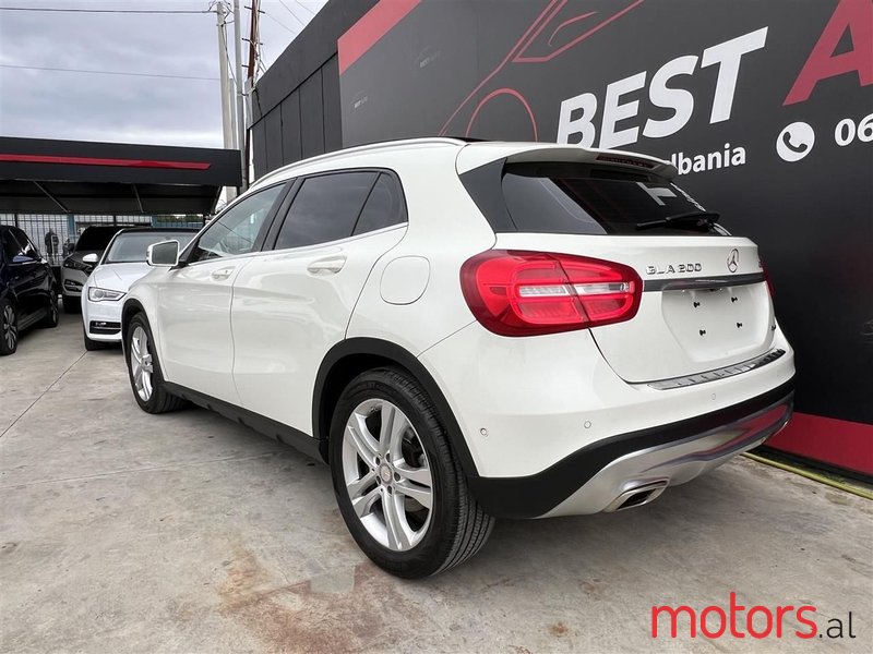 2015' Mercedes-Benz GLA 200 photo #2