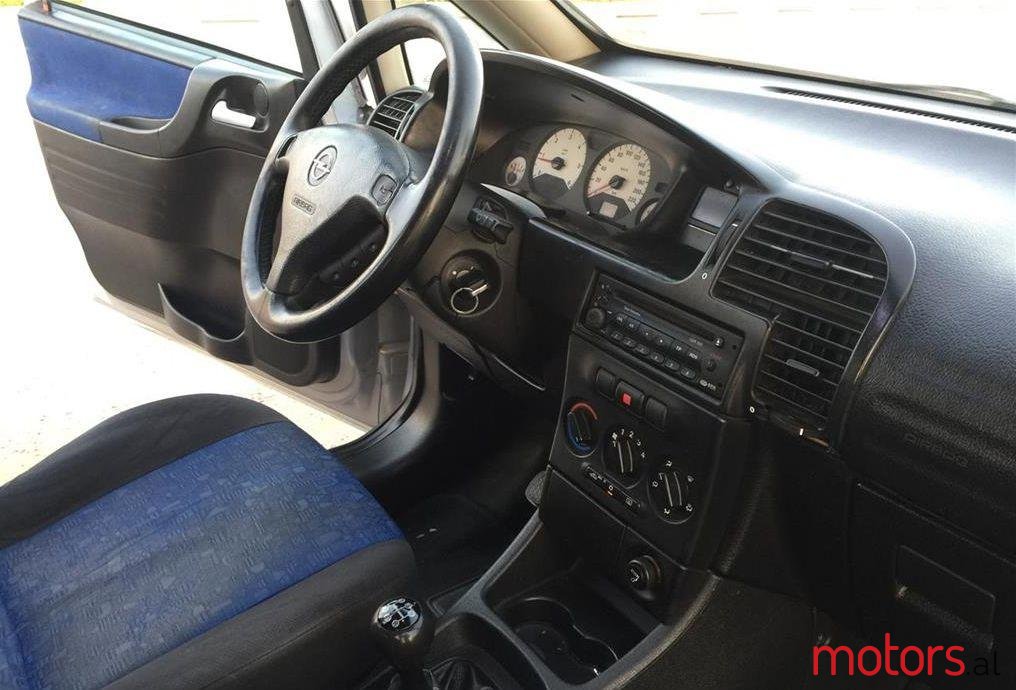 2001' Opel Zafira photo #1