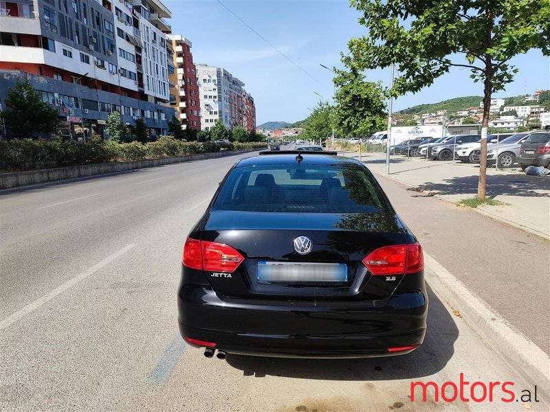 2011' Volkswagen Jetta photo #2