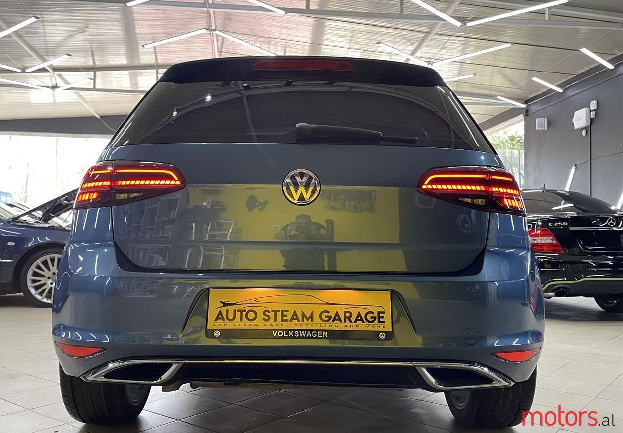 2015' Volkswagen Golf photo #1