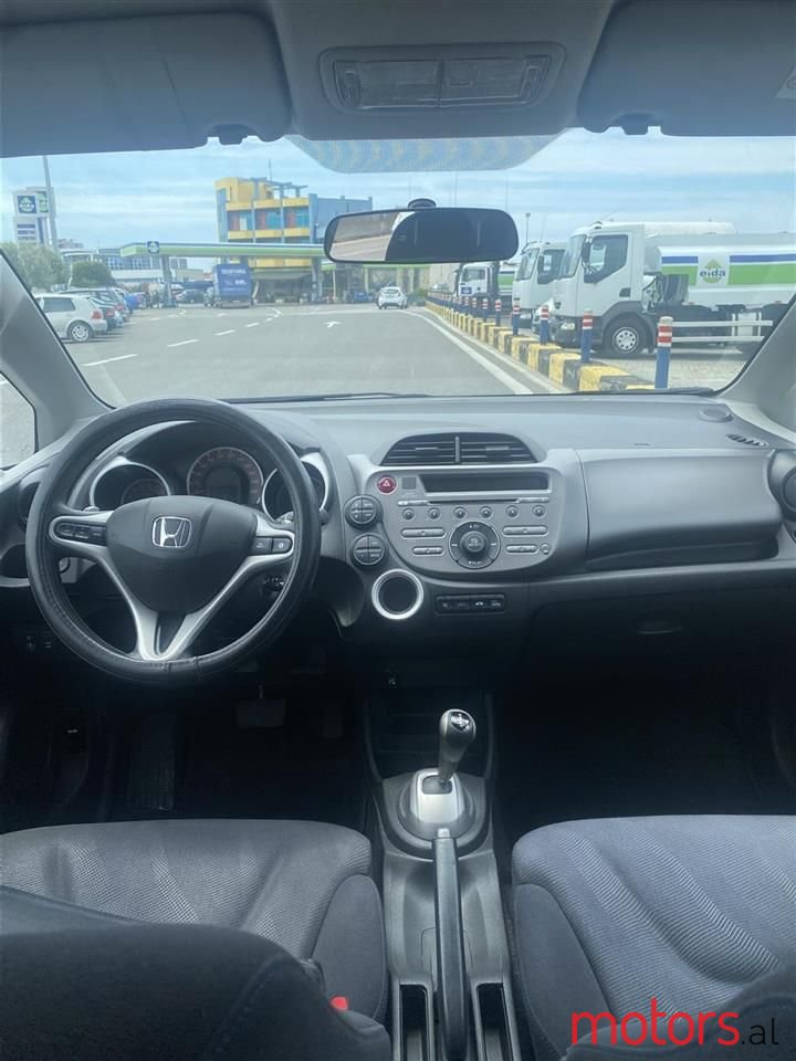 2010' Honda Jazz photo #2