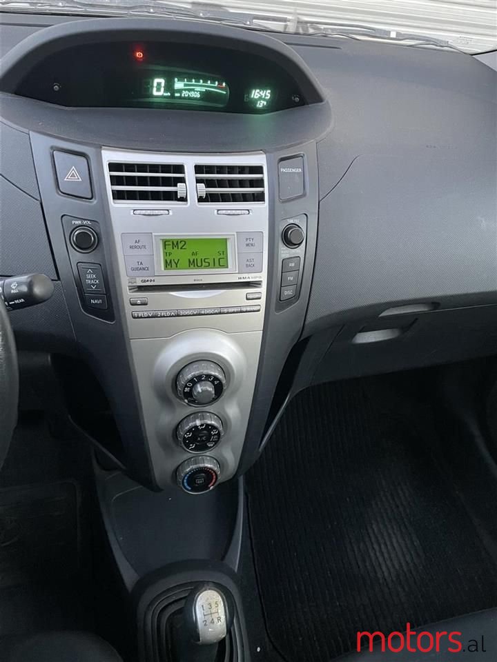 2008' Toyota Yaris photo #6