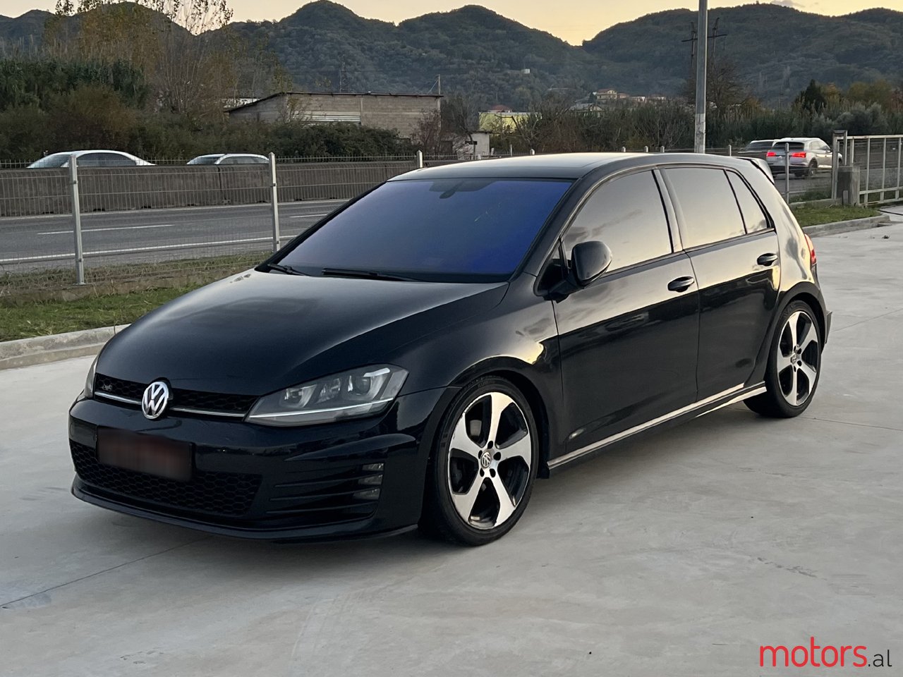 2014' Volkswagen Golf photo #1
