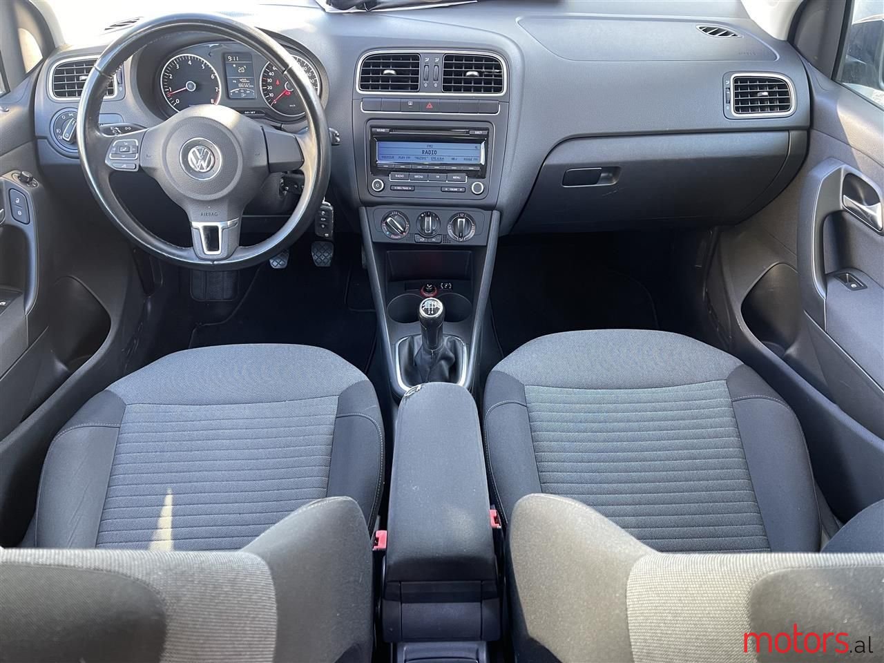 2010' Volkswagen Polo photo #5