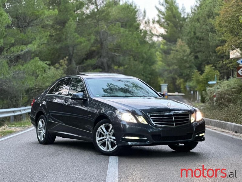 2011' Mercedes-Benz E 220 photo #1