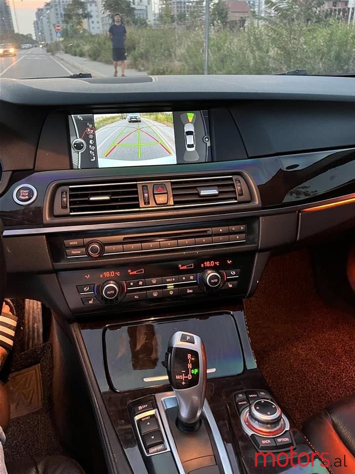 2011' BMW 528 photo #3