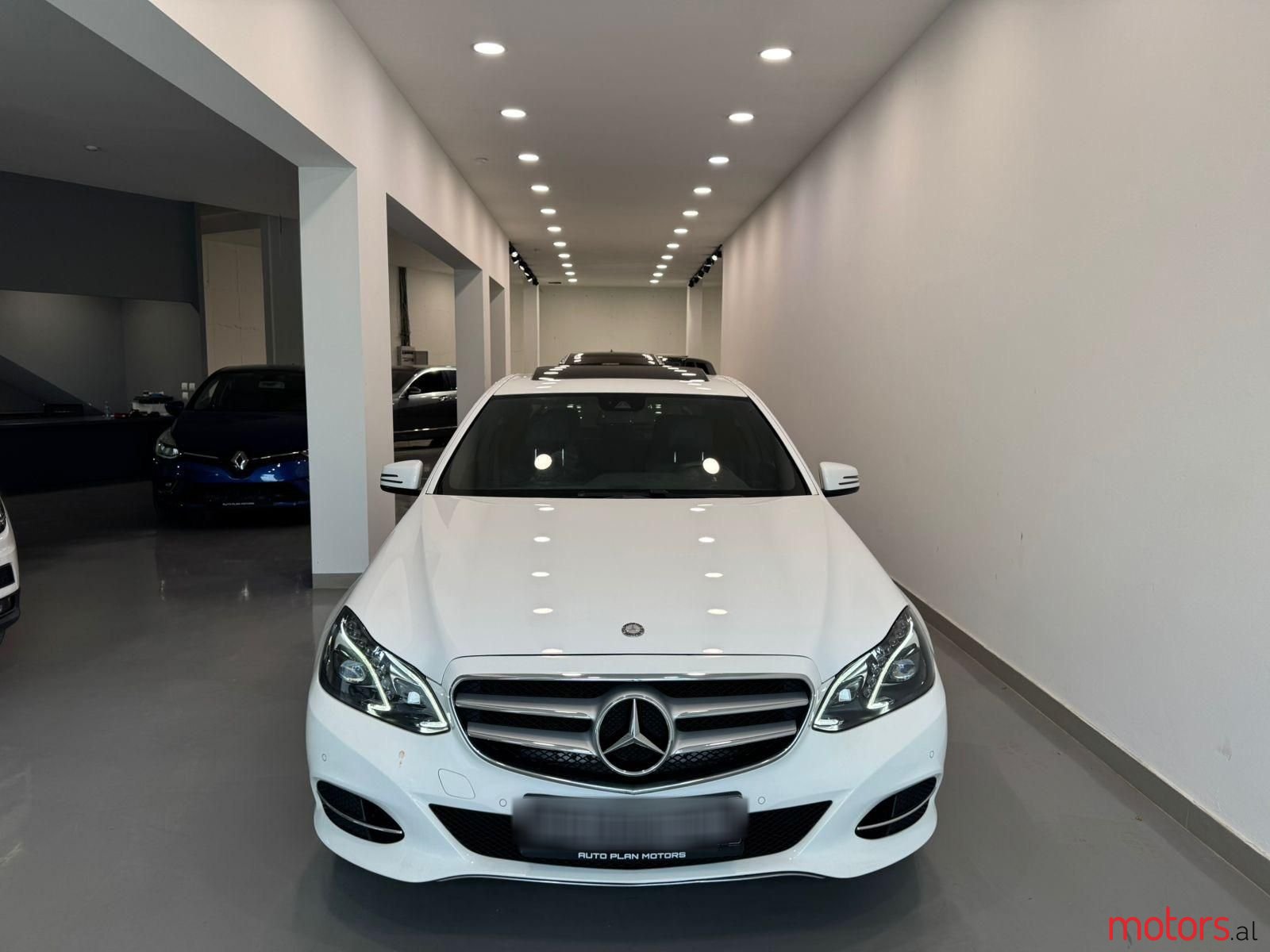 2014' Mercedes-Benz E 220 photo #1