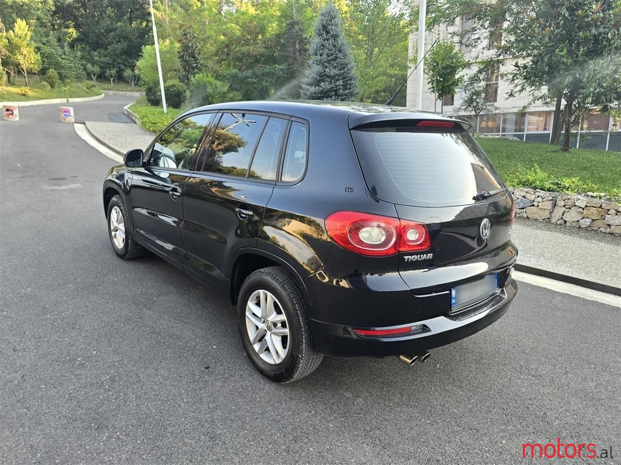 2012' Volkswagen Tiguan photo #3